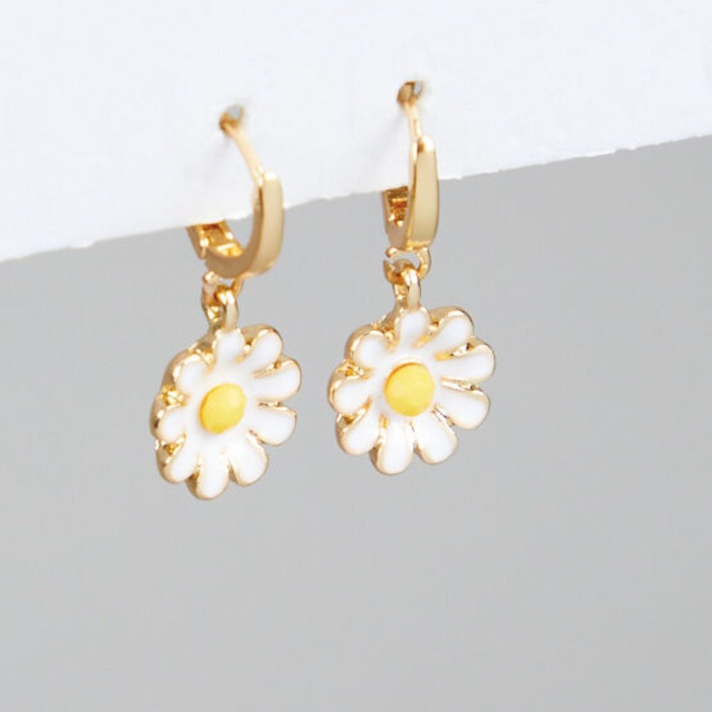 NEW NWT Altar'd State Daisy Mini Hoop earrings